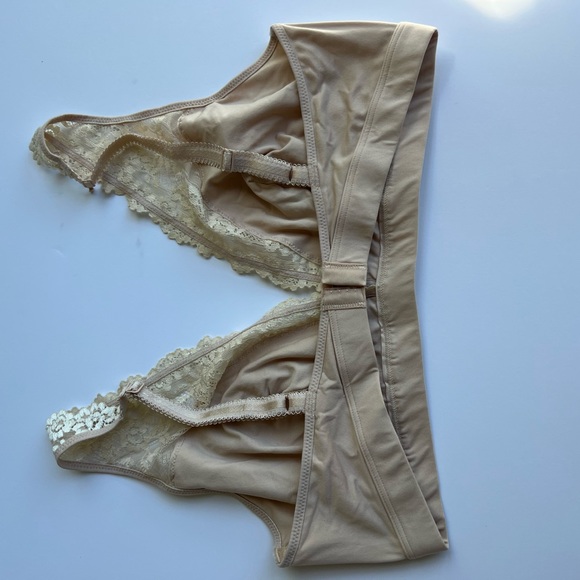 Wacoal 42 Embrace Lace Wire Free Bralette Bra Embroidery Floral - Picture 2 of 5